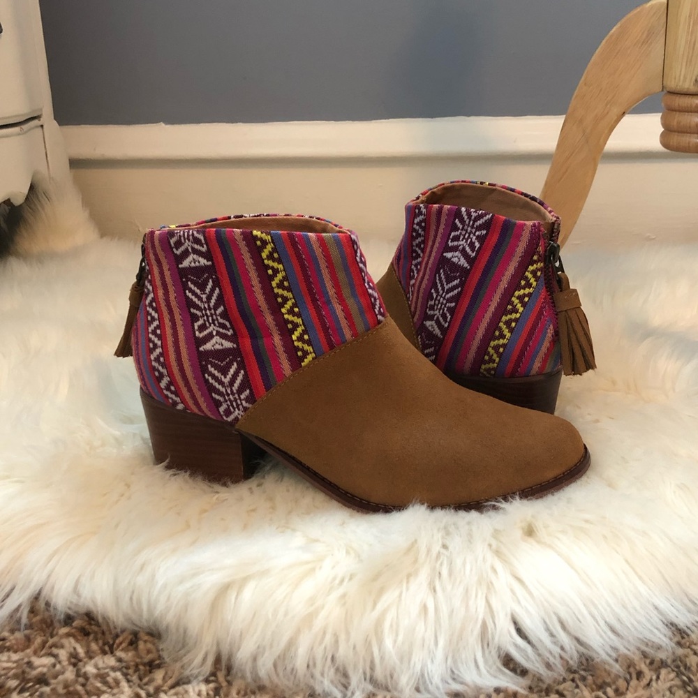 TOMS Leila Bootie Aztec Ankle Boot Size 9